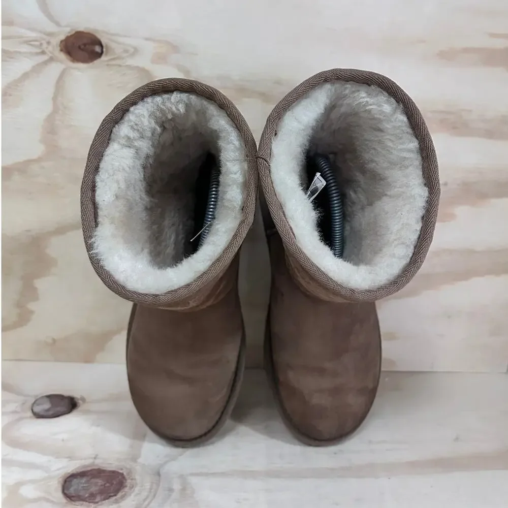 UGG - Classic Short II - Boots - Brown - Women's - 7 - S/N 1016223